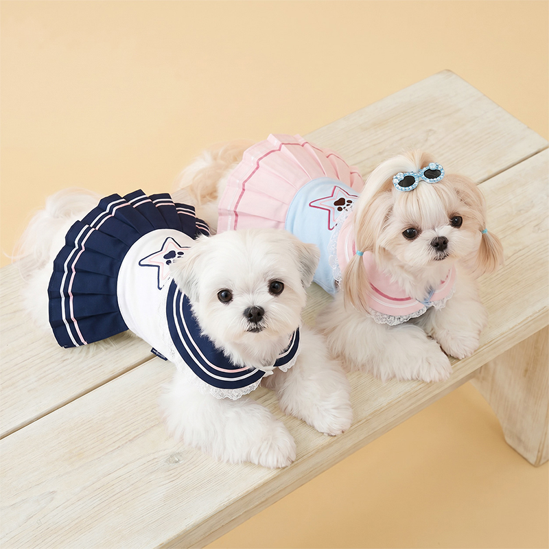 Vestido de perro plisado con estrella azul marino Elegante ropa informal para mascotas